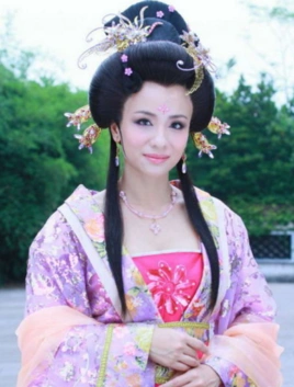 王银钏(演员)王银钏是电视剧《薛平贵与王宝钏》里的角色,王丞相的二