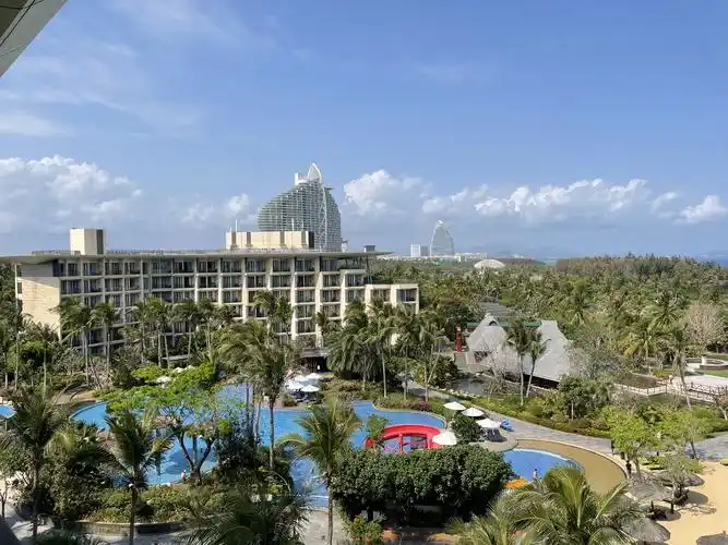 三亚海棠湾万达希尔顿逸林度假酒店,时尚全海景套房体验