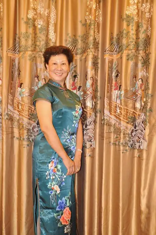 大姐美照:在大姐身上处处散发着优雅,骄人而又淡淡的清香.