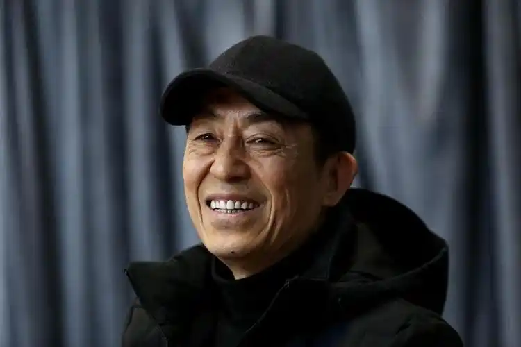 回顾19岁的陈婷,当初为啥愿意跟着49岁的张艺谋,还为他生儿育女