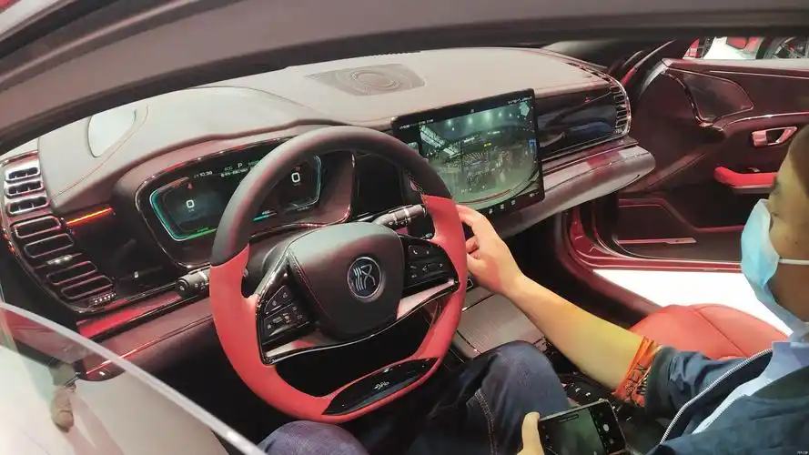 比亚迪汉ev亮相北京车展实车造型非常惊艳