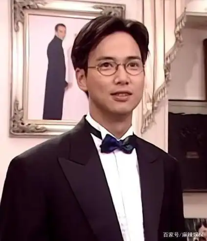 戴上眼镜斯文儒雅 可惜在tvb只演配角 消失多年发福认不出