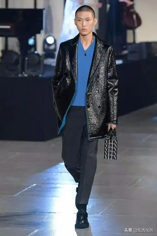 男装周t台上的中国男模