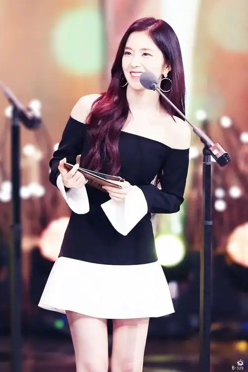 锁骨绝了redvelvet裴珠泫成为传奇的礼裙造型