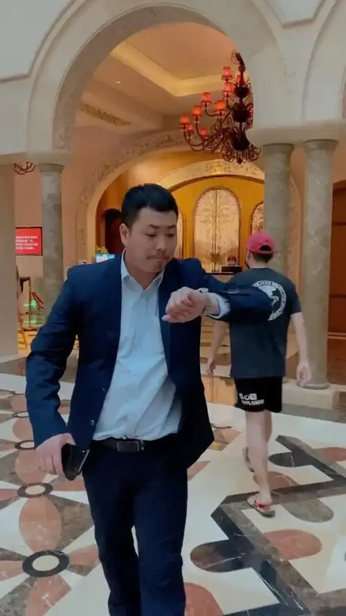 大堂经理 #老四的快乐生活-vlog视频-搜狐视频