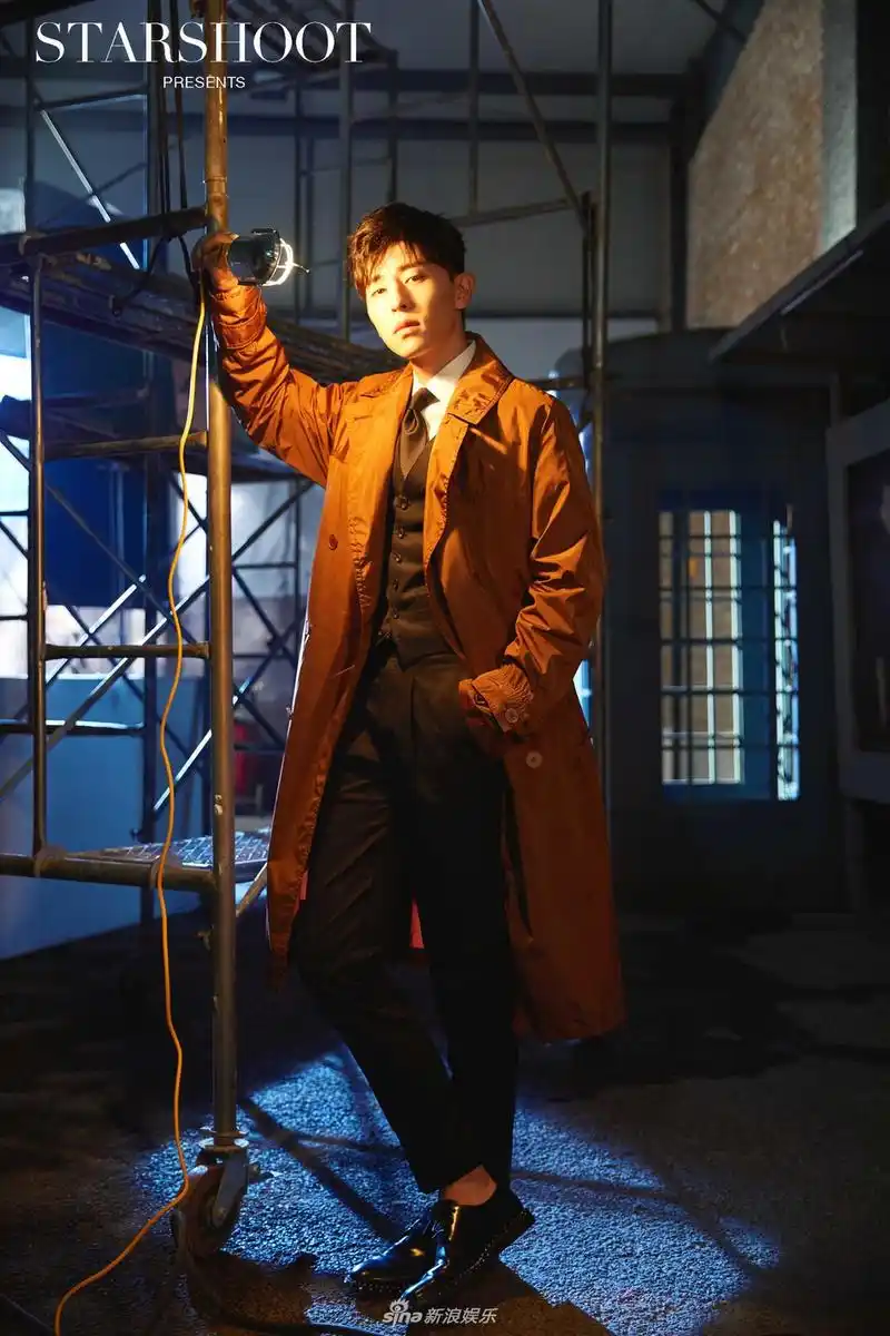 组图:《星速客shoot》大片 邓伦变身大侦探展绅士魅力
