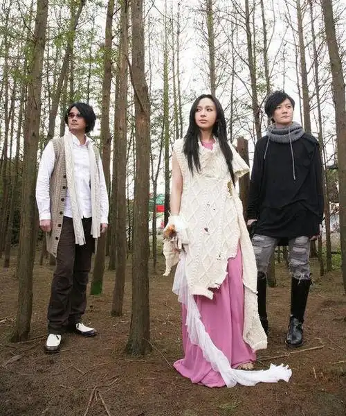 lydia(2004年飞儿乐团演唱歌曲)_尚可名片