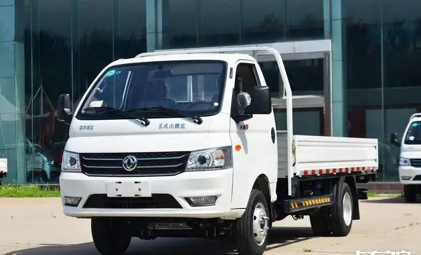 122马力柴油机配双后胎,货厢竟长达4米,详解东风小霸王w17轻卡