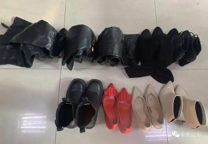 压力比较大,再加上一直对女性用品比较感兴趣,平时常会去一些楼道里