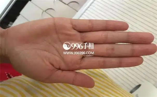 中指和无名指一样长的手相寓意差看完你就知道了