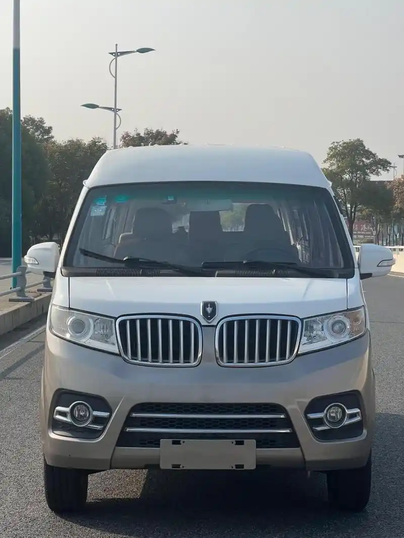 新到17年金杯小海狮加长版1.5高配 实表6.