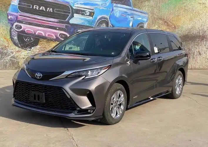 2021款丰田塞纳2.5l油混可分期3x万提车