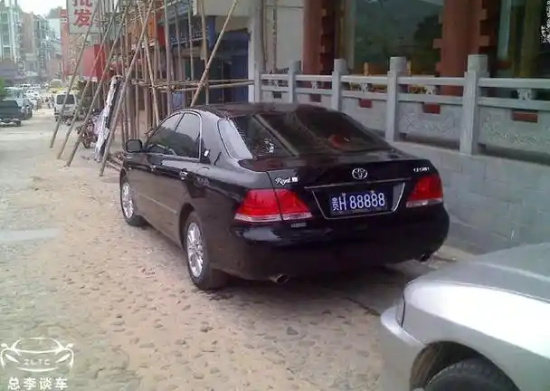 首先上场的是贵a88888,贵a88888目前在雷克萨斯ls600hl上,最早在价值