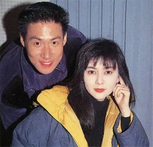 关之琳和"四大天王"亲密合影照,你认为和谁最有cp感?_合作