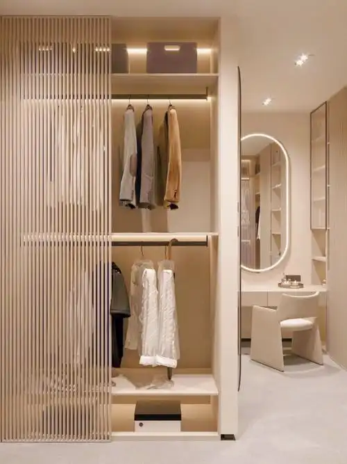 奶油风衣帽间设计～5平空间超大收纳!