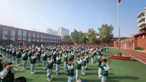 石家庄市青园街小学开展眼保健操比赛