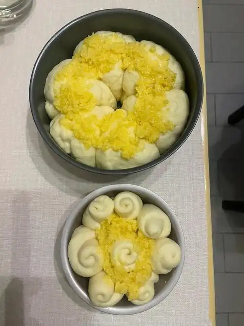 每次自己烤面包都是又干又硬,看小红书的教程又忍不住手痒,香甜软乎的