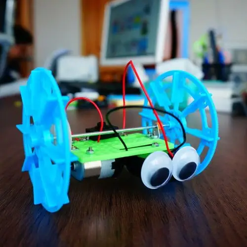 然锐 通过创客教育的体验式学习,让小朋友们从小爱上创意创新创造,从