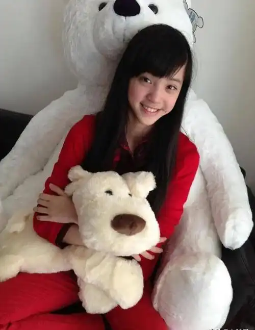 00后"绯闻小花"欧阳娜娜,23岁就有9任绯闻男友,果真不简单!