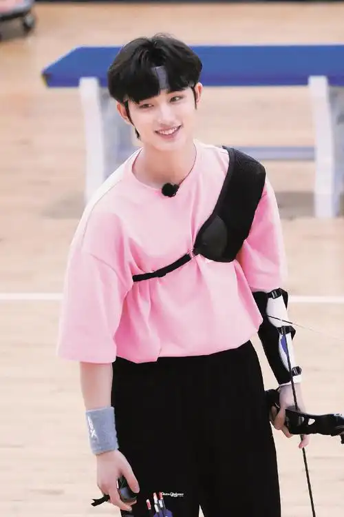 丁程鑫夏季运动会饭拍