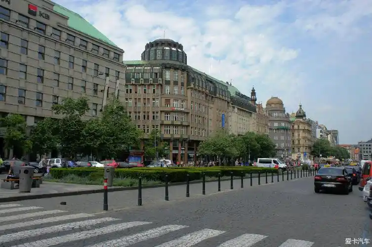 下多图,瓦茨拉夫大街的街景.