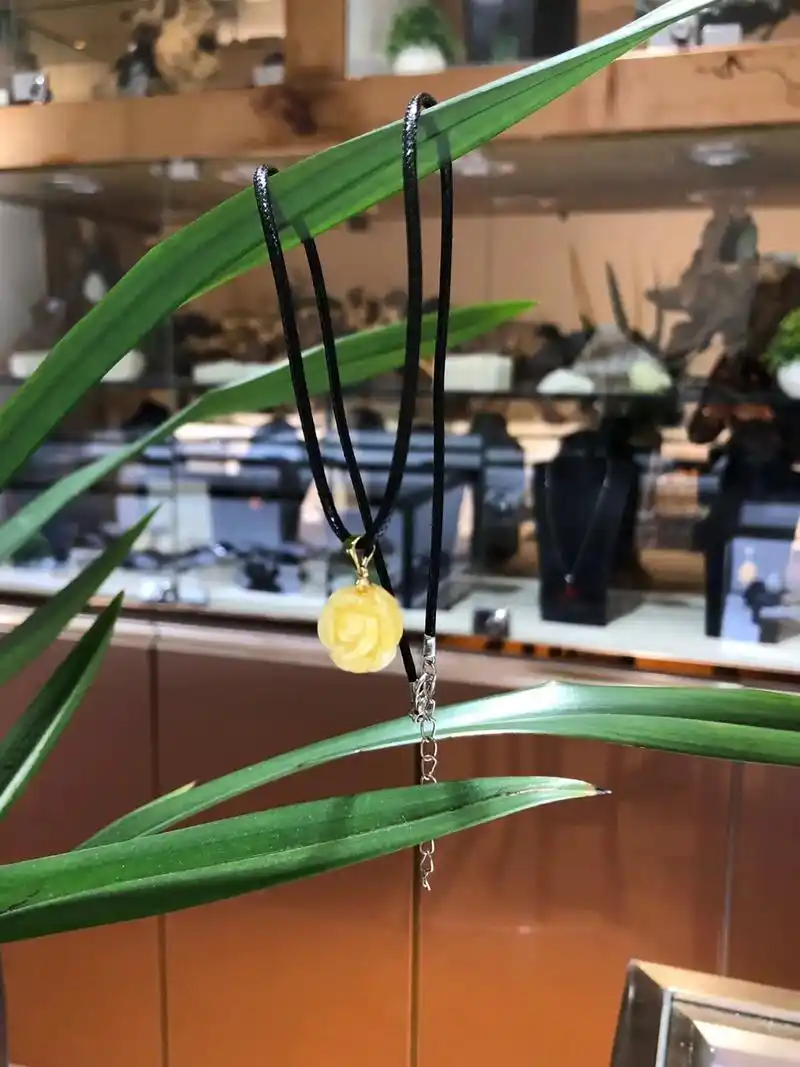 不光是一个美字说了算95959595#金绞白花蜜#蜜蜡玫瑰花 - 抖