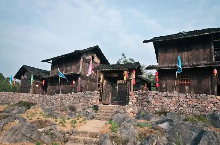 我国少数民族——仡佬族的民居建筑特点