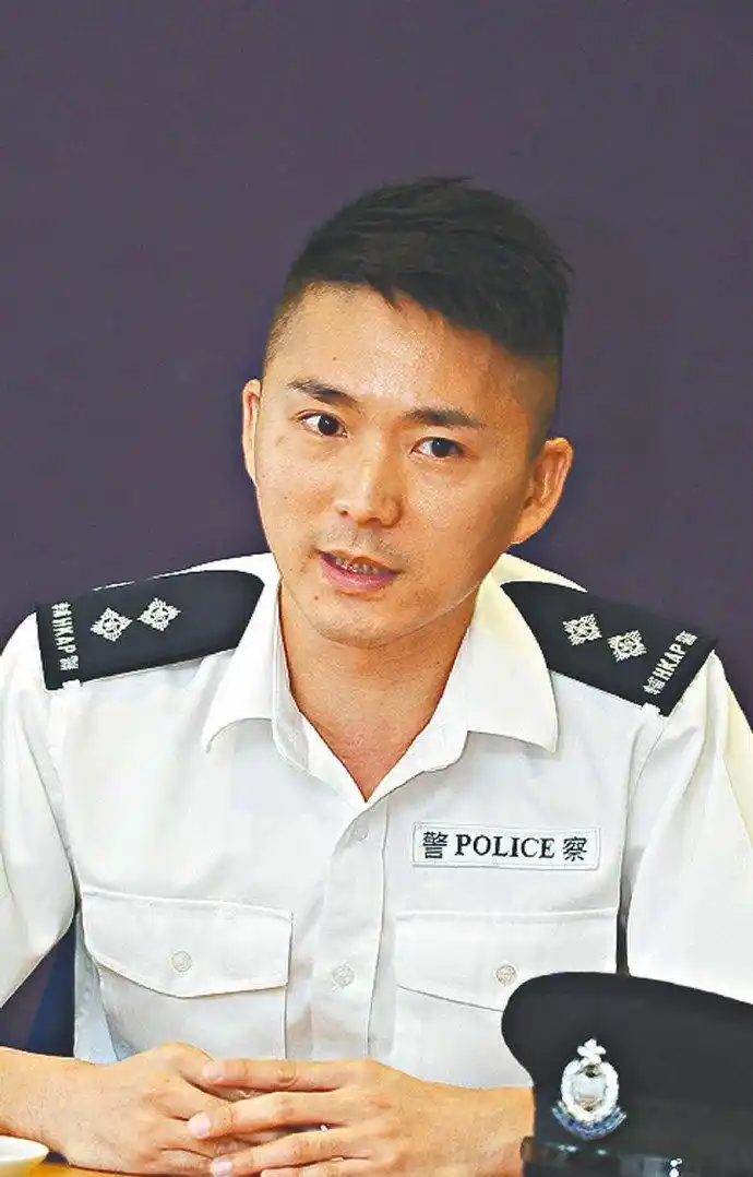 真实的香港#辅警跟正警制服一样,只不过在简章上多了一个"a".