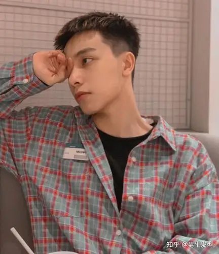 look4:短飞机头发型