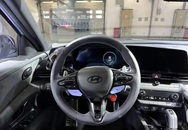 加入大面积翻毛皮材质,新款现代伊兰特内饰国内首发_搜狐汽车_搜狐网