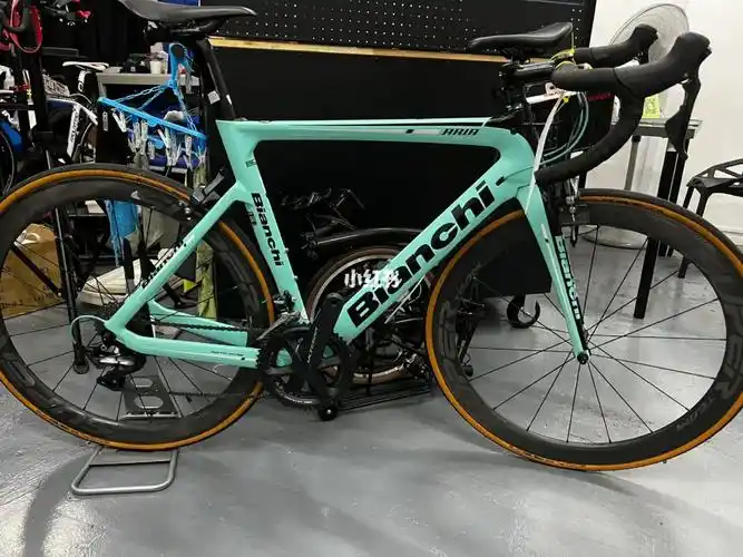 终于入手第一辆高级公路车bianchi aria这配色这车架真的很难让人拒绝
