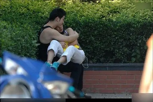 当街男女:社会文明进步的阶梯需要你我努力