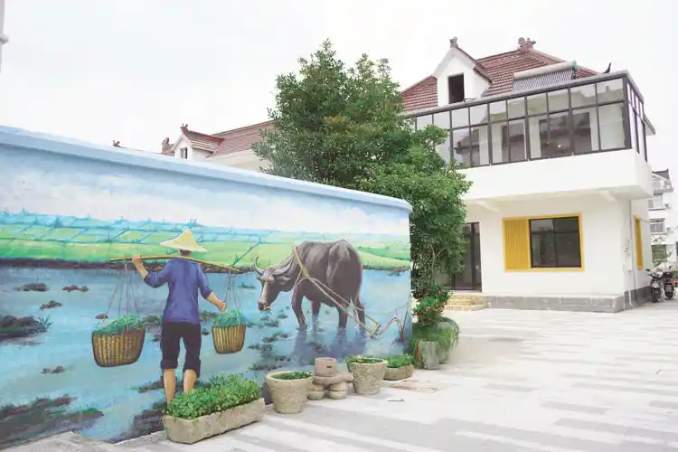 墙绘画扮靓美丽乡村新景象