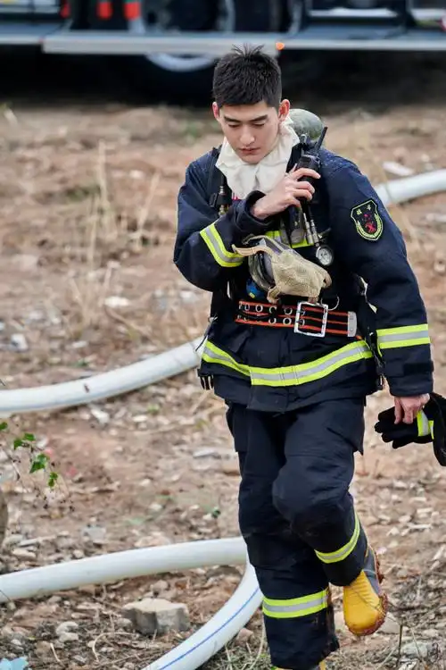 张翰一往无前的蓝