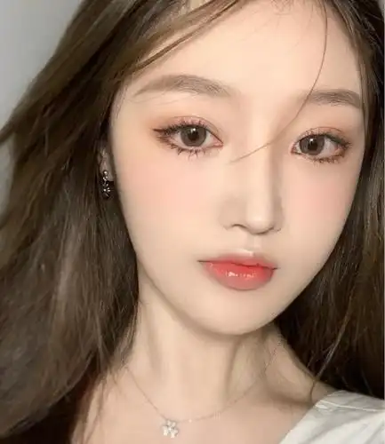 女生眼中的"最美唇形":花瓣唇颜值高,樱桃唇很女人,有你的吗