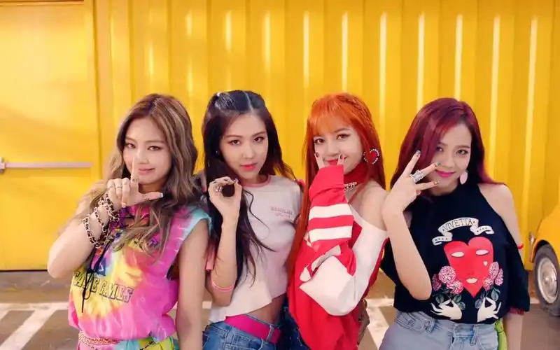 " 并透露目前blackpink不仅投入到新歌录制的最后阶段