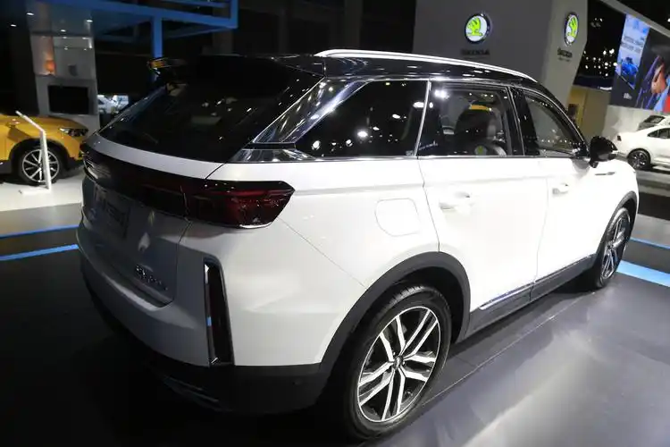 一汽奔腾t99运动版18万级别大五座旗舰suv车展实拍