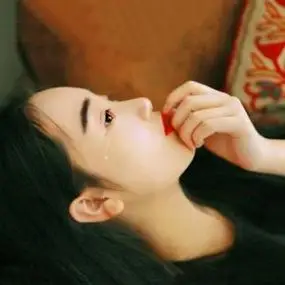 流泪的图片女生伤心