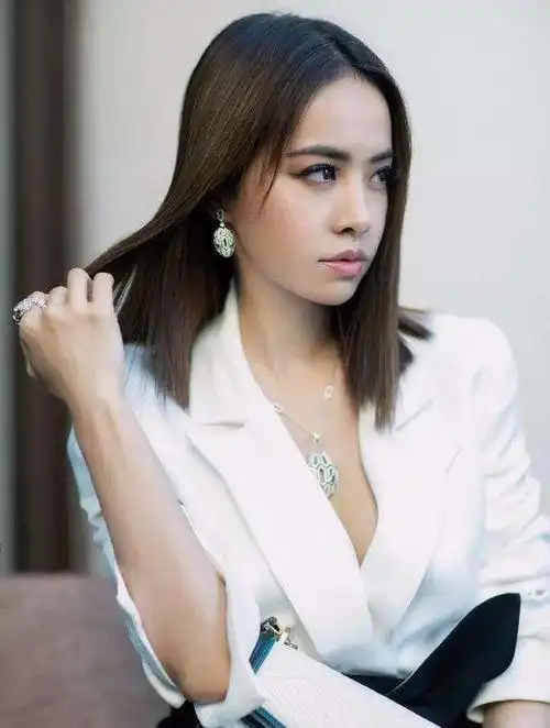 41岁蔡依林罕见晒近照!五官精致秀发有型,一双大眼水灵灵_网易订阅