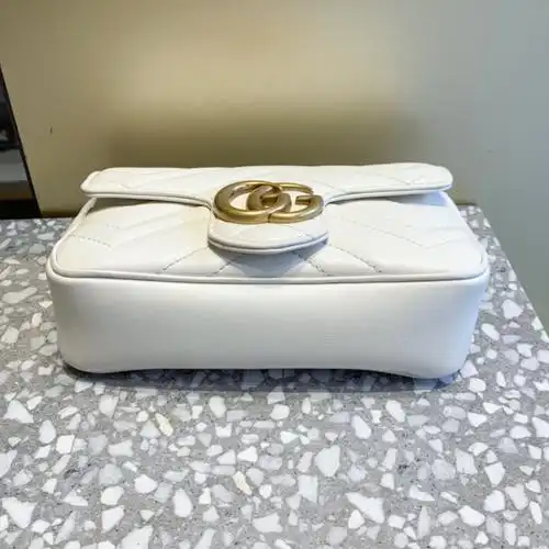 gucci古驰白色包包