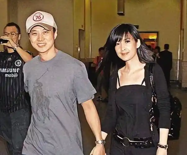 人"周慧敏:祖孙三代的梦中情人,为爱退圈却屡遭背叛_倪震_古天乐_老大