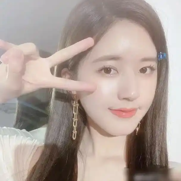 中国女明星赵露思 发型 - 抖音