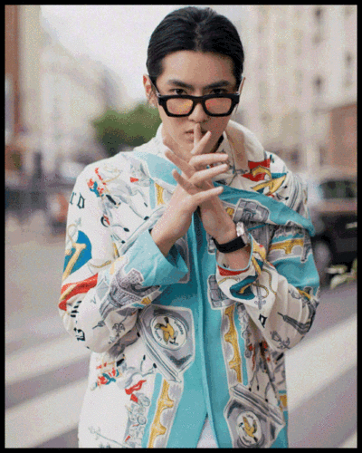 想当初,我也曾拜倒在吴亦凡的石榴颜值下,但如今凡凡真是让人想唱《越