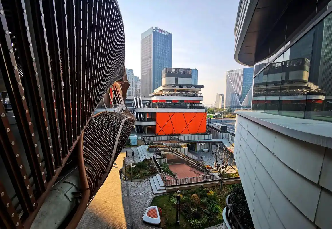 【前滩风貌】 拍摄于上海前滩太古里. - 抖音