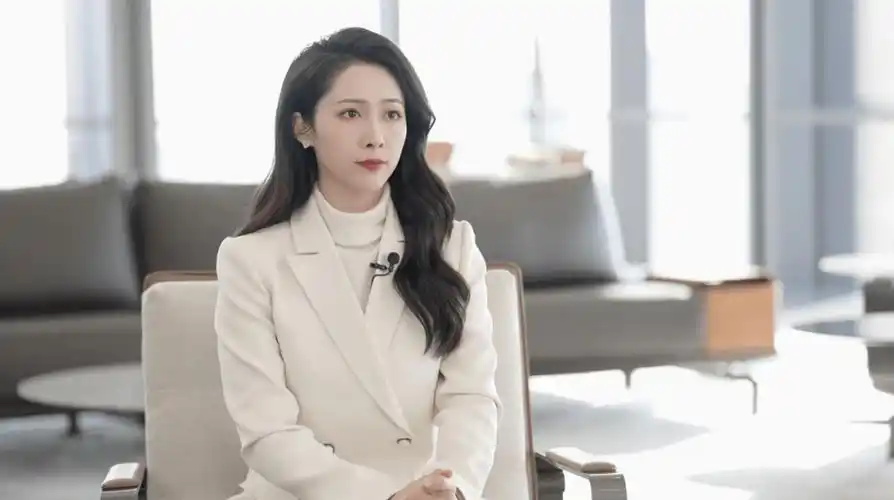 深圳卫视主持人何嘉琪:此前英国出现了大规模的感染,您也感染过吗?