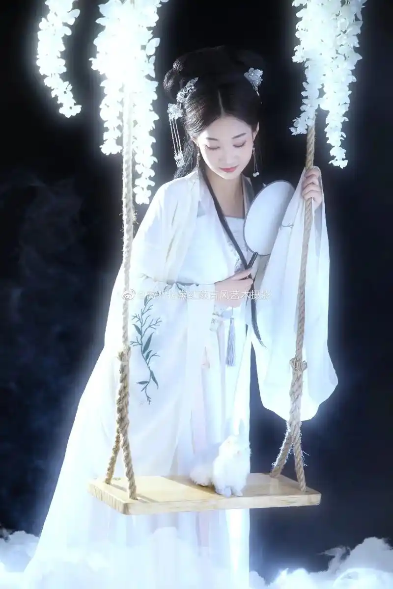 fdhy室内-古风-秋千客片鉴赏.一组超温柔的古风写真 纱 - 抖音