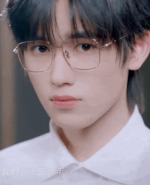 眼镜白衬衫宋亚轩好温柔好绅士的感觉疯了