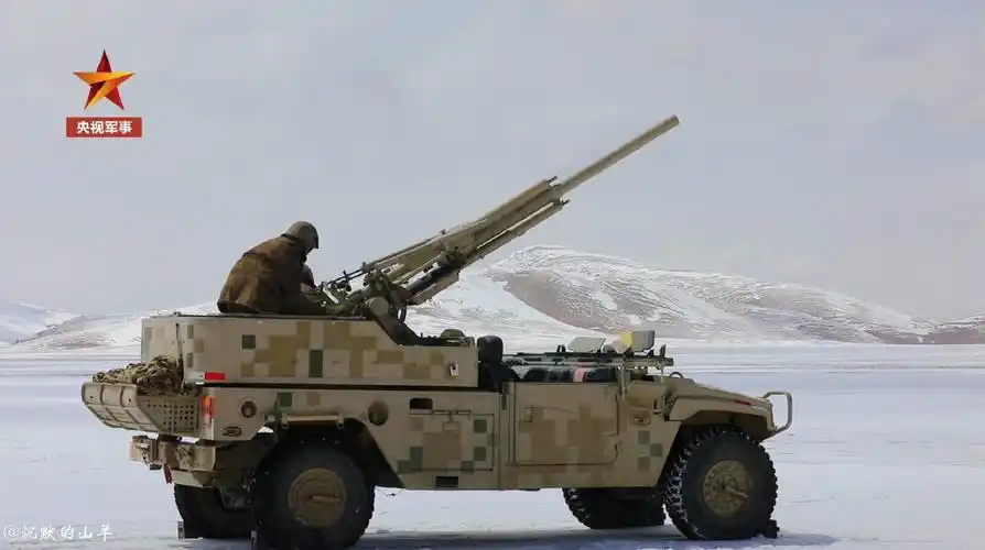 国产82毫米车载速射炮高角度射击近乎垂直