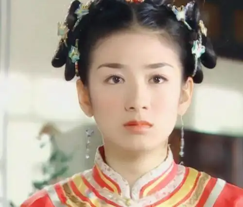 《还珠格格3》里的小燕子,虽比不上赵薇的灵动,但是很符合