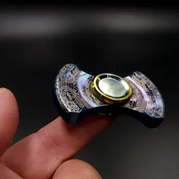 螺旋玛雅不锈钢指尖陀螺 手指陀螺 指间陀螺 手指螺旋 雕花玛雅两叶款